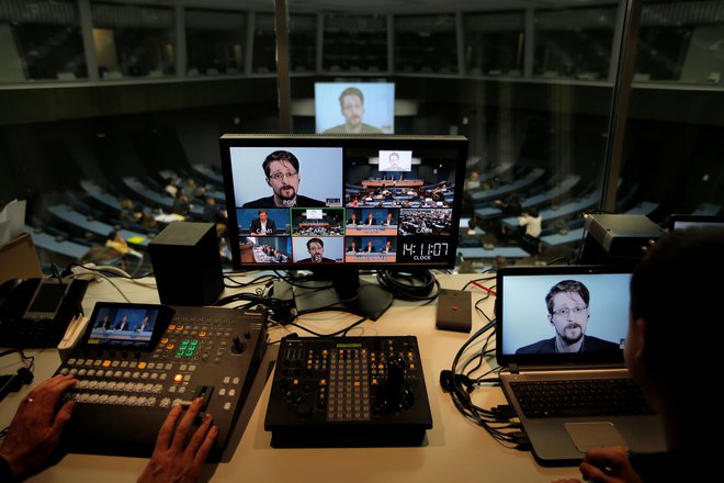 Edward Snowden na ekranih konference. Reuters