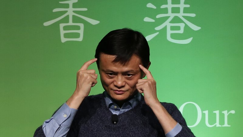 Fotografija: Jack Ma prižiga svečo takrat, ko mrak tako zagrize v kosti in zobe, da šklepetajo. Jack Ma ne piše priročnikov v smislu »5 korakov do sreče«.  Foto: Reuters