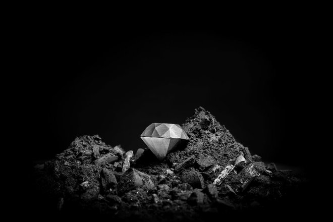 Diamant je težji kot karkoli drugega v naravi, zaradi te lastnosti pa je ključna sestavina v številnih najpogosteje rezalnih in brusilnih orodjih. Foto: Arhiv podjetja