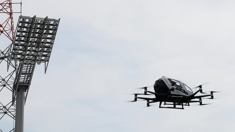 Fotografija: Za zakonsko ureditev so se odločili, ker se uporaba dronov povečuje, vse več pa je tudi z njimi povezanih incidentov. Reuters