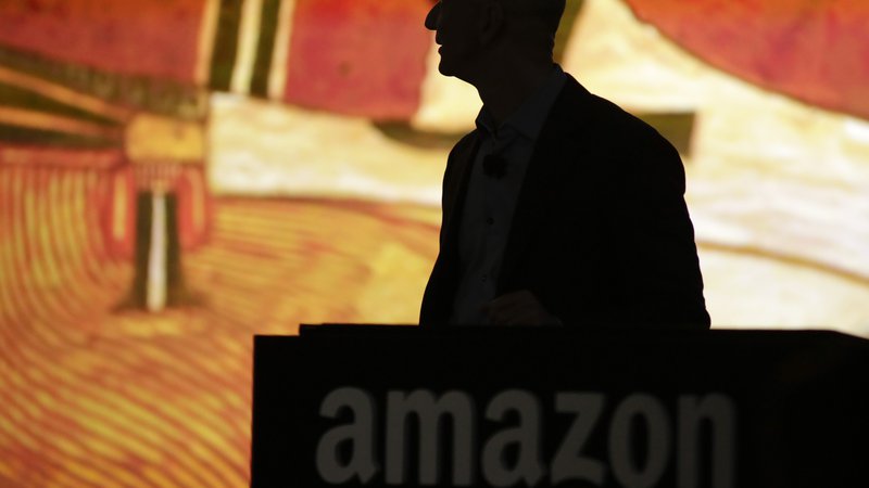 Fotografija: Med približno 180 podpisniki poročila so tudi direktorji vidnih korporacij, med njimi Jeff Bezos (Amazon) in Tim Cook (Apple) Foto Reuters