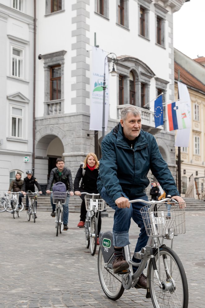 V Ljubljani je veliko kolesarjev, tudi shema izposoje koles je dobra in zelo podobna dunajski. Razlika med Ljubljano in Dunajem pa je v tem, da imate avtobuse in nobenega tramvaja. Foto: Ziga Intihar