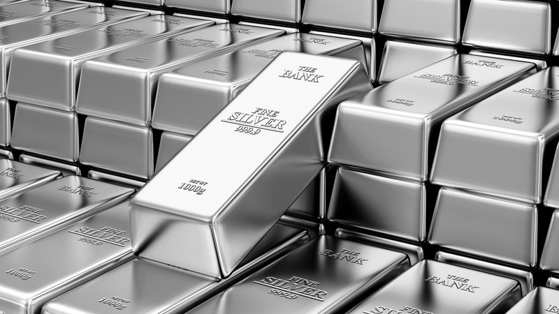 Fotografija: Bela kovina je po rasti za dvakrat presegla zlato, saj je v prejšnjih treh mesecih poskočila za 33 odstotkov. FOTO: Rashevskyi Viacheslav / Shutterstock