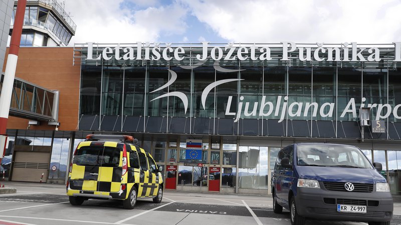 Fotografija: Letališče Jožeta Pučnika Ljubljana v ćasu koronavirusa. Foto: Voranc Vogel/Delo
