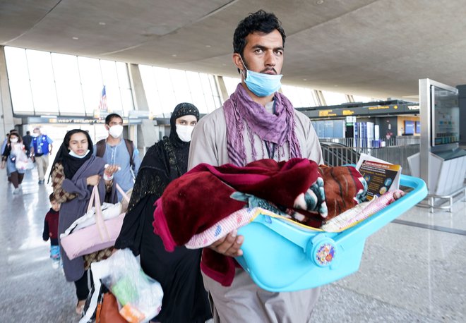 Afganistanski begunci so ostali brez domov. Foto: Kevin Lamarque/Reuters