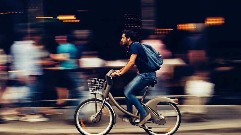 Fotografija: Nekateri menijo, da so električna kolesa prepočasna. Foto: Pexels