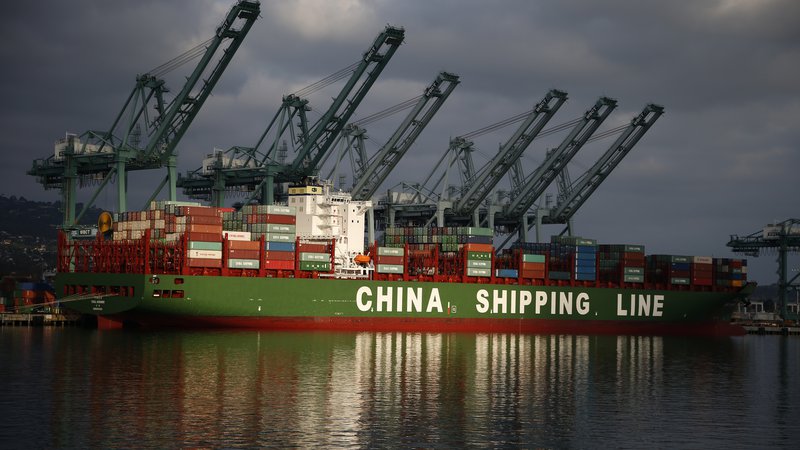 Fotografija: Kontejnerska ladja podjetja China Shipping Container Lines. Foto: Lucy Nicholson / Reuters
