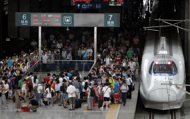 Kitajske visokohitrostne železnice so doživele ekspresen vzpon. Foto: Jason Lee / Reuters
