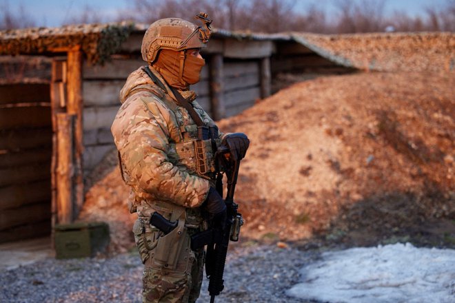 Pripadnik ukrajinske vojske, 17. februar 2022. Foto: Ukrajinska predsedniška tiskovna služba / Reuters
