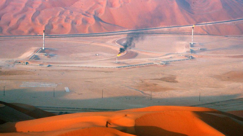Fotografija: Kompleks naftnih polj globoko v puščavi Rub' al-Khali v Savdski Arabiji, 14. novembra 2007. Foto: Ali Jarekji / Reuters
