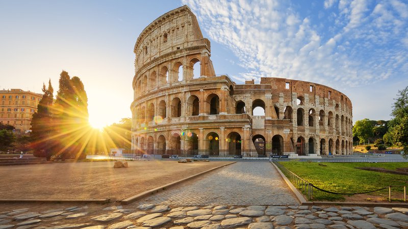 Fotografija: View of Colosseum in Rome and morning sun, Italy, Europe. Foto: Shutterstock
