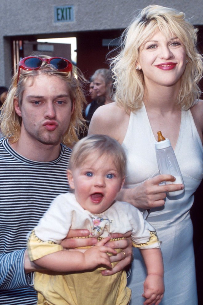 Kurt Cobain z ženo in hčerko.
