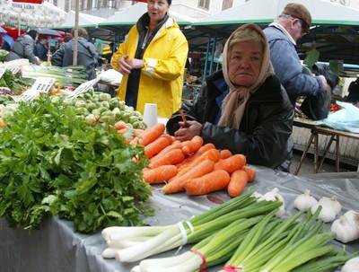 Dve odstotni točki so k letni inflaciji prispevale višje cene hrane. Foto: Matej Družnik/Delo
