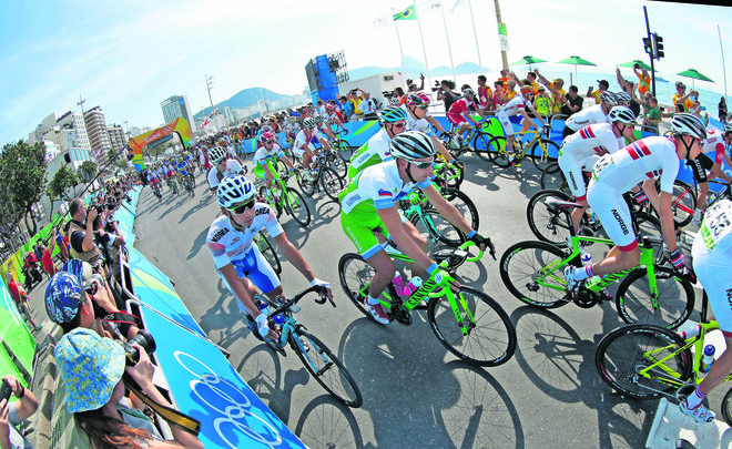 Slovenska ekipa po startu kolesarske tekme na Copacabani v Riu De Janeiru, Brazilija 07. avgust 2016
[oi,copacabana,brazilija,port]