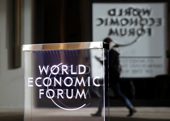 A person passes by a World Economic Forum logo in Davos, Switzerland, January 20, 2019. REUTERS/Arnd Wiegmann - RC1BAEE883B0