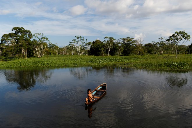 A child paddles past the Vila Alencar community at the Mamiraua Sustainable Development Reserve in Uarini, Amazonas state, Brazil, June 10, 2017. REUTERS/Bruno Kelly     SEARCH 