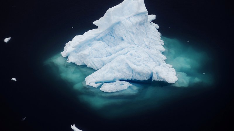 Fotografija: Zaradi globalnega segrevanja in taljenja ledu nastajajo nove ogromne ledene gore. Foto: Reuters