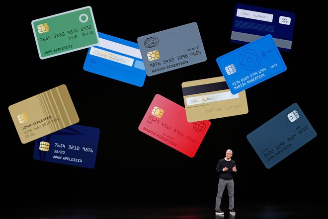 Tim Cook, izvršni direktor tehnološkega giganta Apple, o posebej zasnovani kreditni kartici, ki bo integrirana v Applovo digitalno plačilno storitev <em>Apple Pay. </em>Foto: Reuters