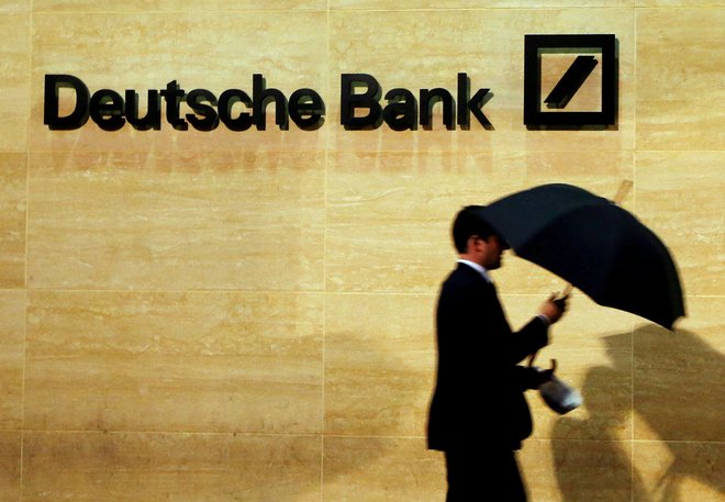 Ob tem je bila Deutsche Bank bančna skupina, ki je lani na evropskih borzah izgubila največji delež vrednosti – kar 56 odstotkov. Foto: Reuters