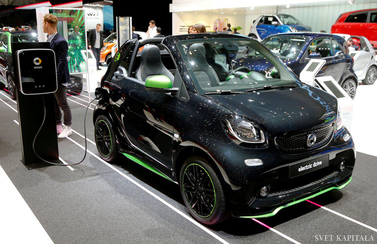 Fotografija: Smarti bodo od leta 2022 le električni Foto: Reuters