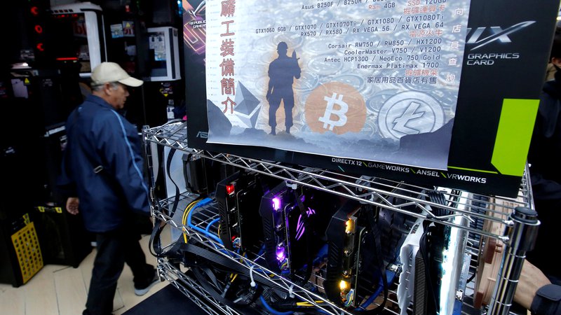 Fotografija: Računalnik, ki ga uporabljajo za rudarjenje kriptovalut. Hong Kong, Kitajska. Foto REUTERS