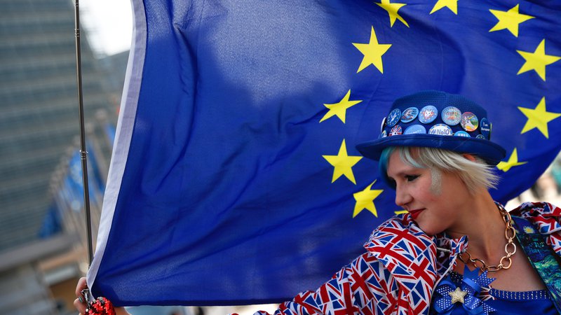 Fotografija: An anti-Brexit protester takes part in a demonstration as European Union leaders meet for an extraordinary summit to discuss Brexit, in Brussels, Belgium April 10, 2019. REUTERS/Susana Vera