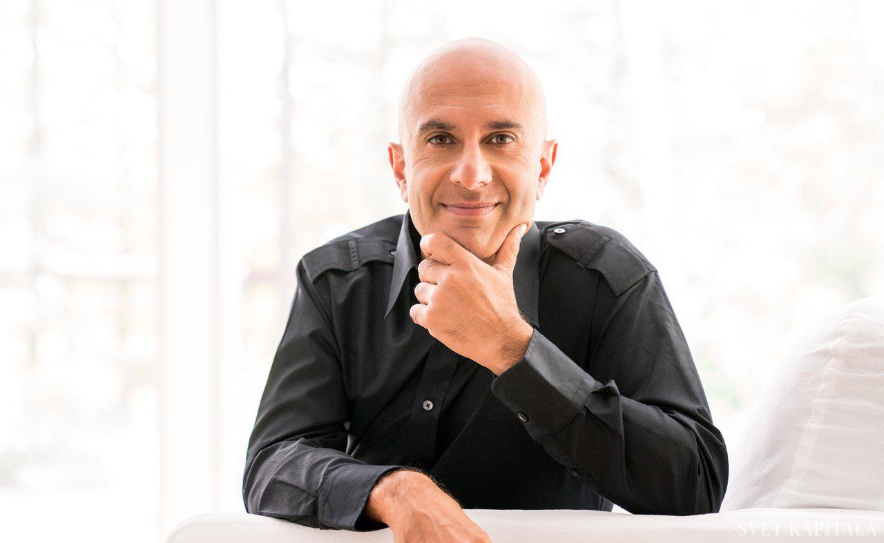 Fotografija: Robin Sharma: Avtor knjige Ob petih vstani in svet ti bo ležal na dlani. Foto Osebni Arhiv