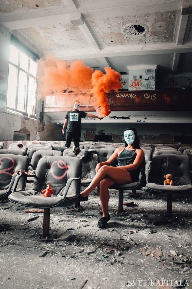 Fotografija: Dandanes je uspešen upornik. Anarhist. Tisti, ki čuti ultimativno moč, se požvižga na ustaljene norme, dvomljivce in skeptike ter nasvete. Unsplash