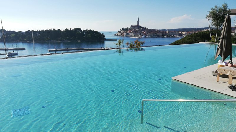 Fotografija: Grand Park Hotel Rovinj je v tem hipu najbolj luksuzen hotel na Hrvaškem in eden najbolj luksuznih v Evropi. Investicija je znašala skoraj 100 milijonov evrov. Foto: Petra Kovič