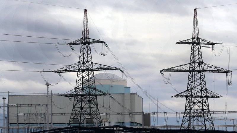 Fotografija: Nemške elektrarne so v prvi polovici letošnjega leta v ozračje spustile 116 milijonov ton ogljikovega dioksida, kar je 15 odstotkov manj kot v enakem lanskem obdobju. Foto: Leon Vidic/Delo