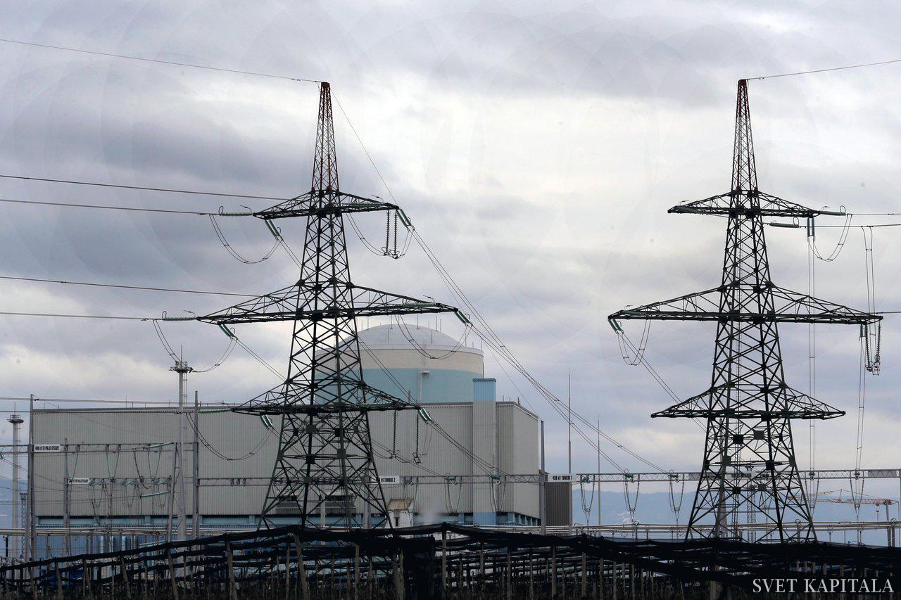 Fotografija: Nemške elektrarne so v prvi polovici letošnjega leta v ozračje spustile 116 milijonov ton ogljikovega dioksida, kar je 15 odstotkov manj kot v enakem lanskem obdobju. Foto: Leon Vidic/Delo