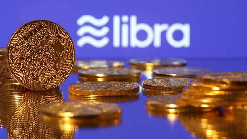 Fotografija: Representations of virtual currency are displayed in front of the Libra logo in this illustration picture, June 21, 2019. REUTERS/Dado Ruvic/Illustration - RC141DEAAD20