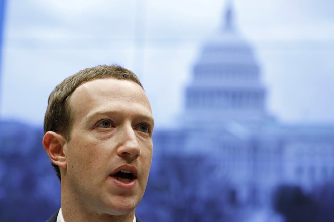 Ustanovitelj in direktor facebooka Mark Zuckerberg na zaslišanju v ameriškem kongresu. REUTERS
