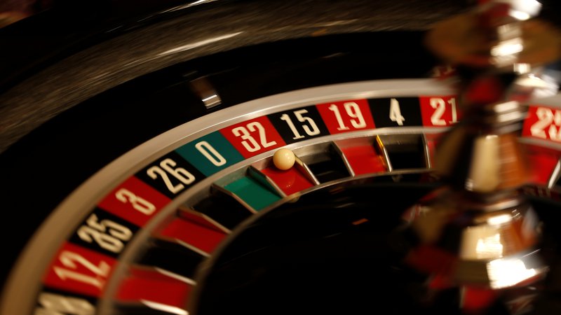 Fotografija: Ne glede na to, da tako investitorji kot tudi hazarderji uporabljajo verjetnostne izračune, da bi zmagali, morate pri hazardiranju še pravi trenutek prenehati. Foto: Reuters