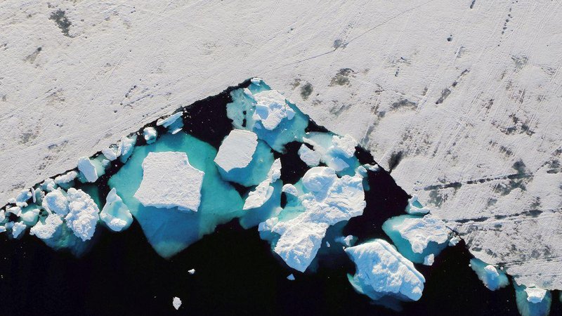 Fotografija: Trump se zanima za naravne vire in geopolitični pomen otoka, ki ga večinoma prekriva led. Časnik ugiba, da želi okrepiti ameriško vojaško navzočnost na Arktiki. REUTERS