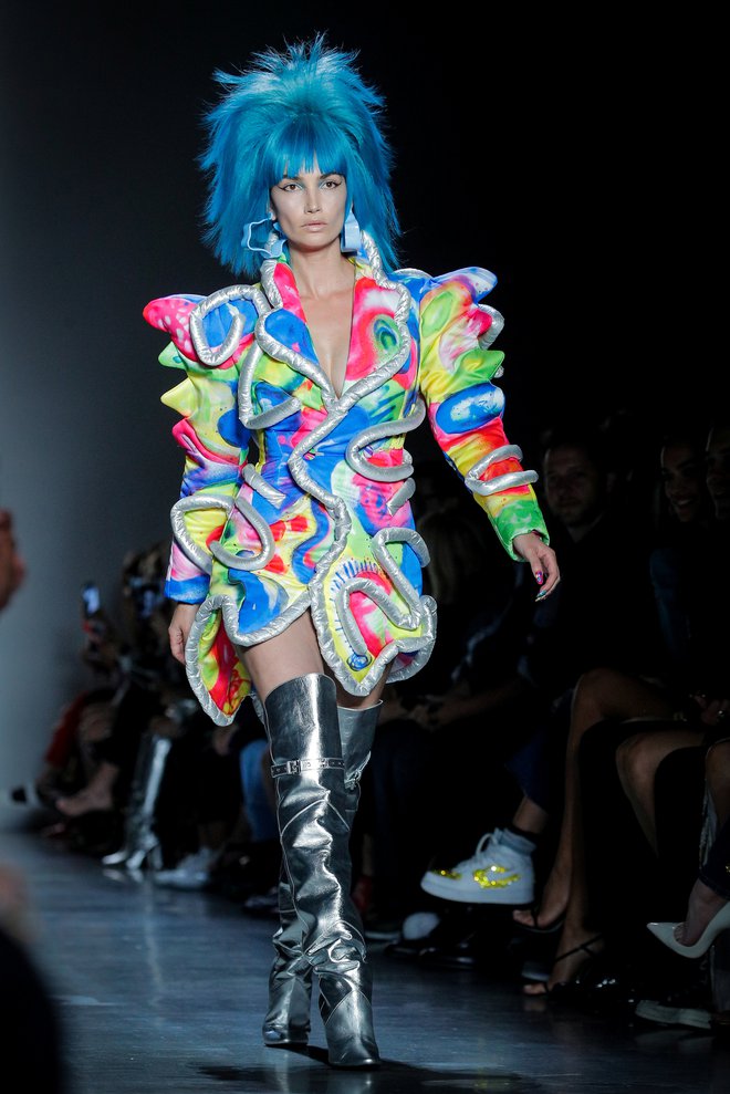 Precej pozornosti je vzbudil ameriški modni oblikovalec Jeremy Scott, ki dela tudi za Adidas. Fotografije Reuters