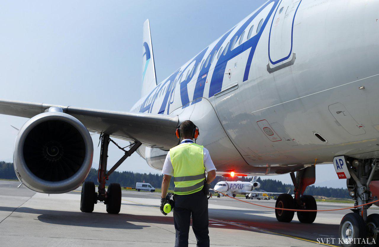 Fotografija: Družba Adria Airways bo svoje polete opravila po predvidenem voznem redu. Matej Družnik