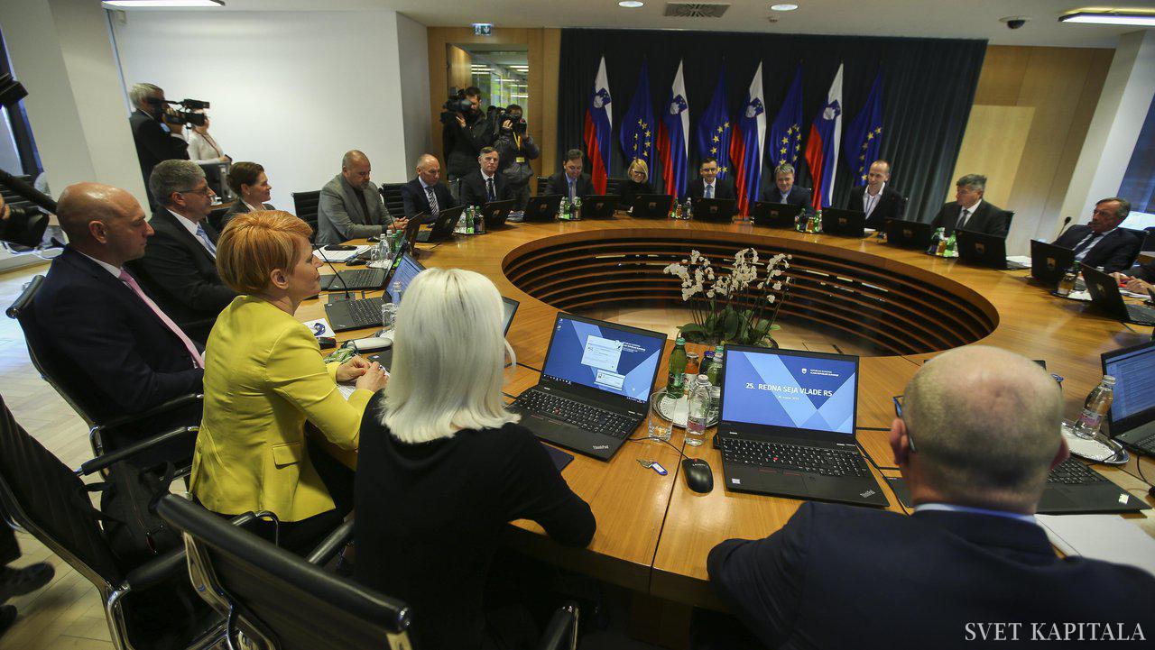 Fotografija: Vlada za dokončni sprejem proračunov v parlamentu potrebuje tudi podporo Levice. Foto: Jože Suhadolnik