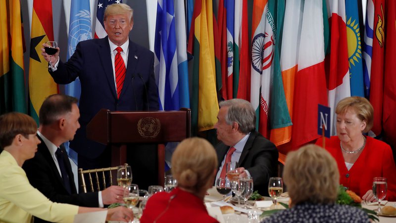 Fotografija: Trump med veselim nazdravljanjem med skupščino ZN. REUTERS