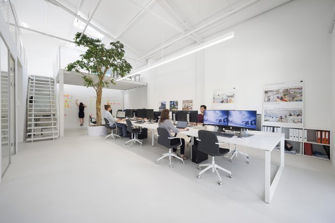 Kako je videti sodobna pisarna? Primer slovenske prakse, delo podjetja Kragelj arhitekti. Foto Janez Marolt
