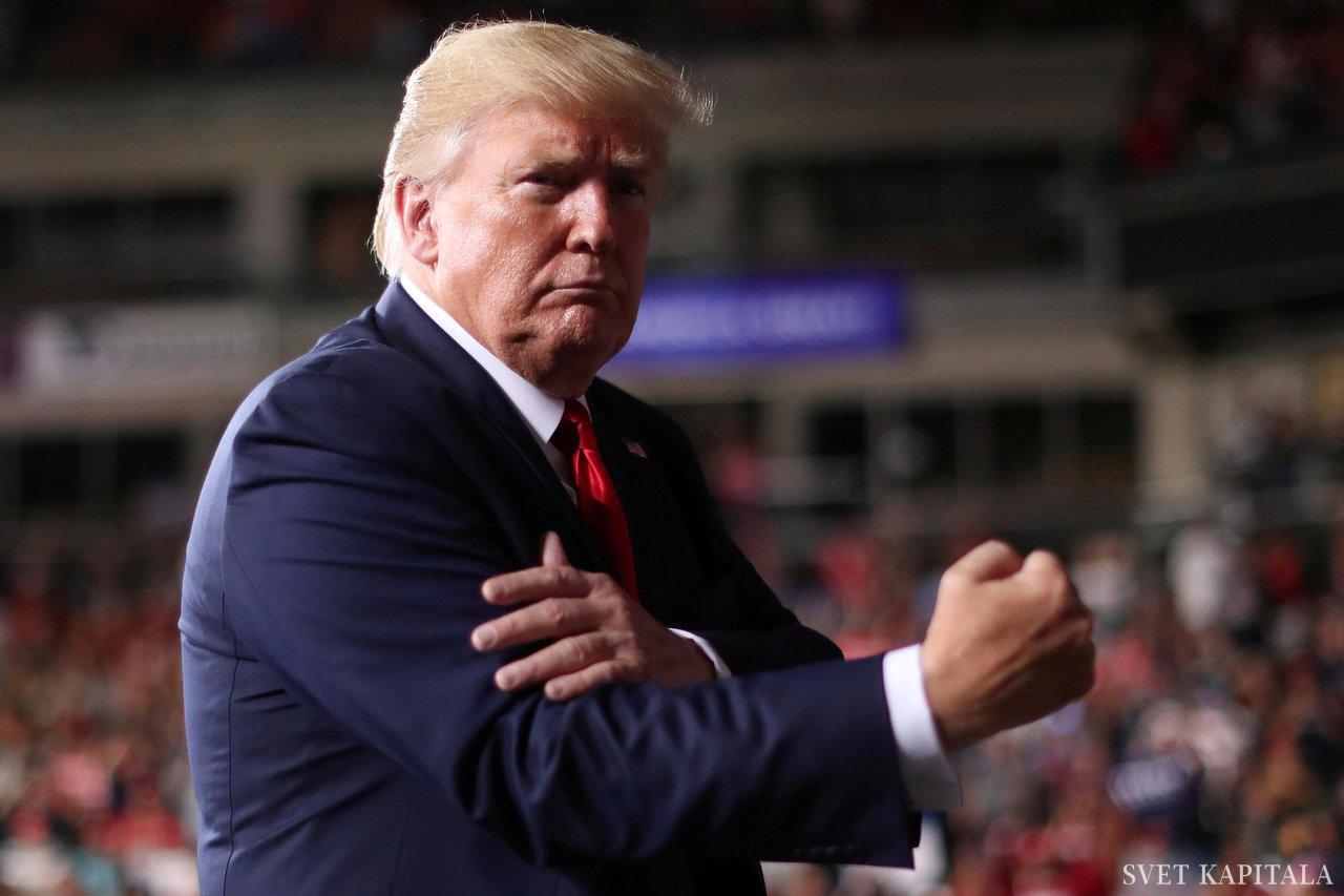 Fotografija: Donald Trump napenja mišice in odpira nove in nove fronte v trgovinski vojni. Foto Reuters