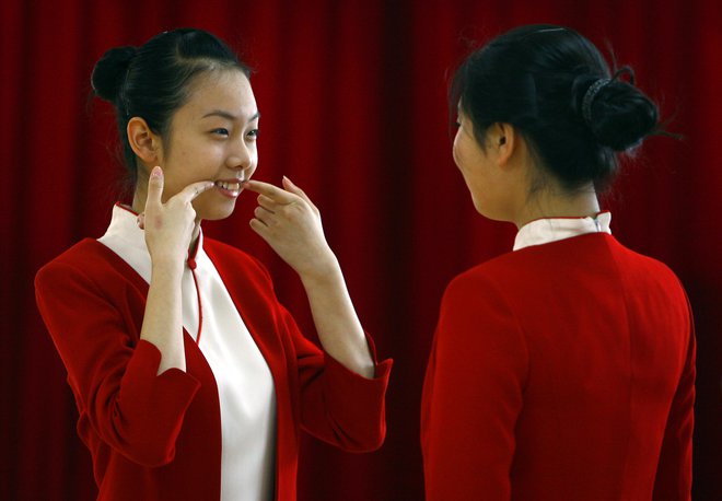 Študentom prestižne pekinške ekonomske fakultete Tsingua se bo s Cookovim prihodom kar samo smejalo. Foto: Reuters