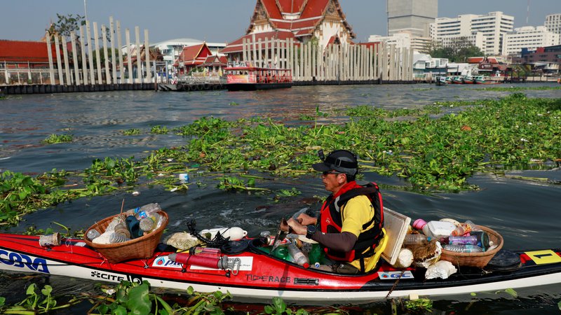 Fotografija: Plavajoče smeti na Tajskem. Foto: Reuters