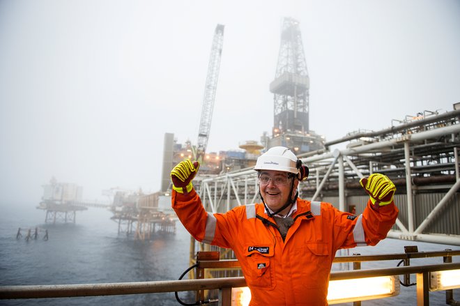 Norveški minister za nafto in energetiko Kjell-Borge Freiberg je navdušeno proslavil 50. obletnico odkritja nafte v Severnem morju.