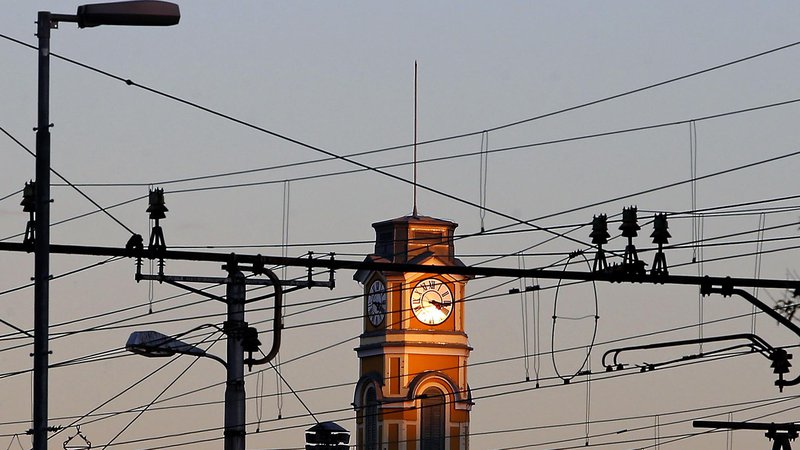 Fotografija: Eden izmed ukrepov vlade je tudi nižja cena elektrike.
