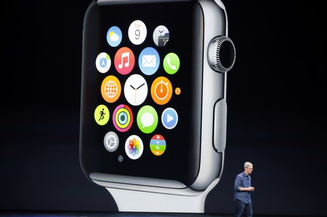 Apple watchje še vedno najbolje prodajana pametna ura na svetu. FOTO: Reuters