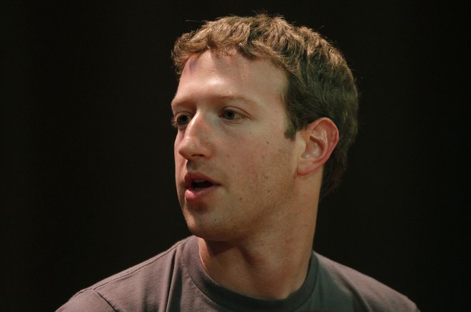 Zuckerberg se v Indiji še odločneje podaja na področje spletnih trgovin. FOTO: Reuters