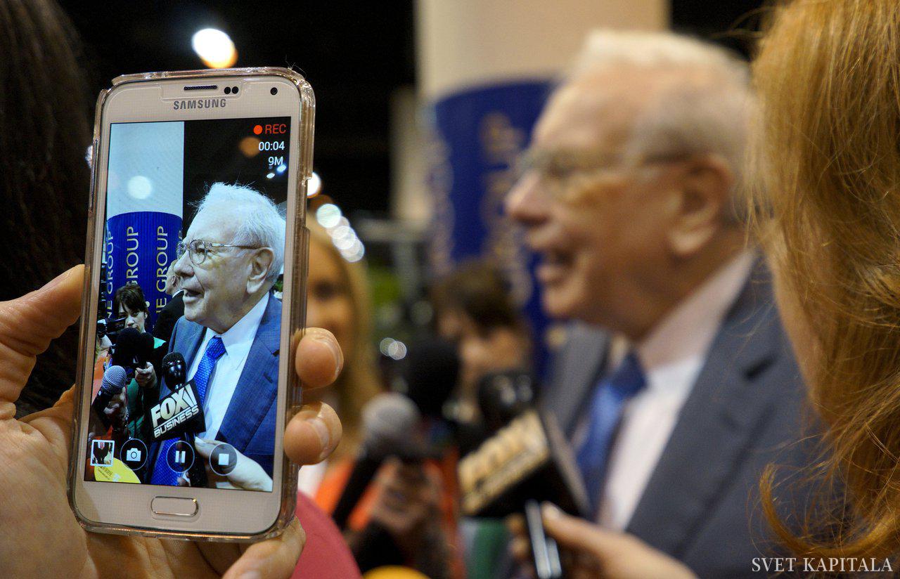 Fotografija: Če se torej samemu Warrenu Buffettu ni uspelo izogniti limanicam Ponzijevih shem, kako se jim lahko izogne povprečni Slovenec? Foto Rick Wilking Reuters
