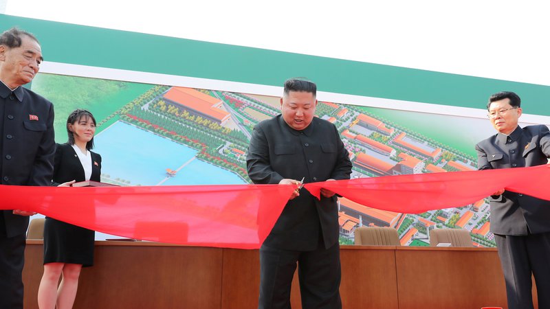 Fotografija: Severnokorejski diktator Kim Jong-un znova v javnosti. FOTO: KCNA / REUTERS 