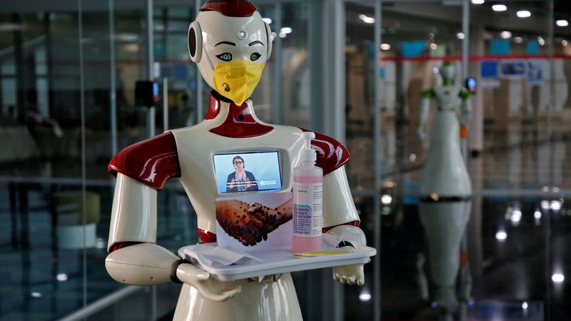 Fotografija: Robot, ki ga je razvila družba Asimov Robotics. FOTO: REUTERS / Sivaram V 